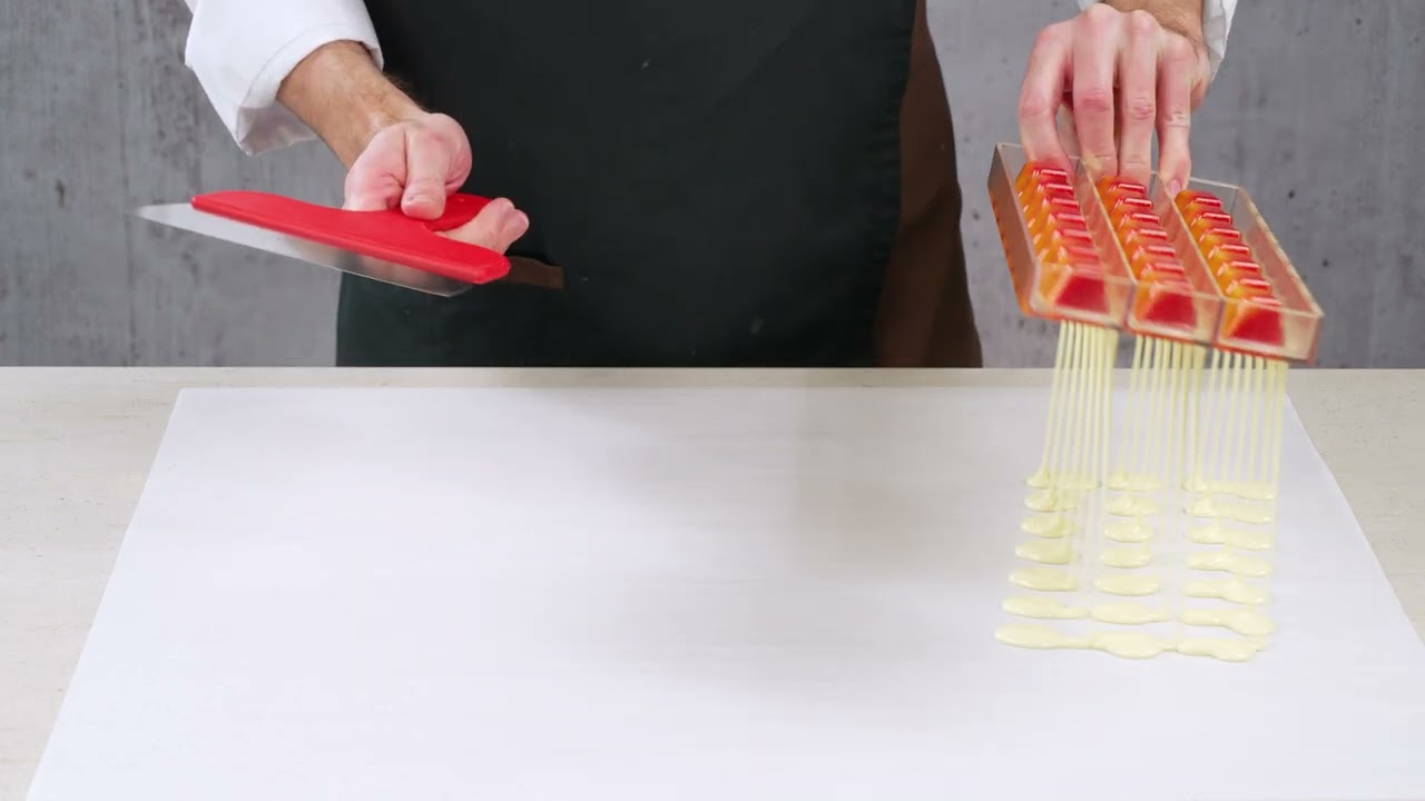 Casting Praline Moulds // Pralinéform giessen