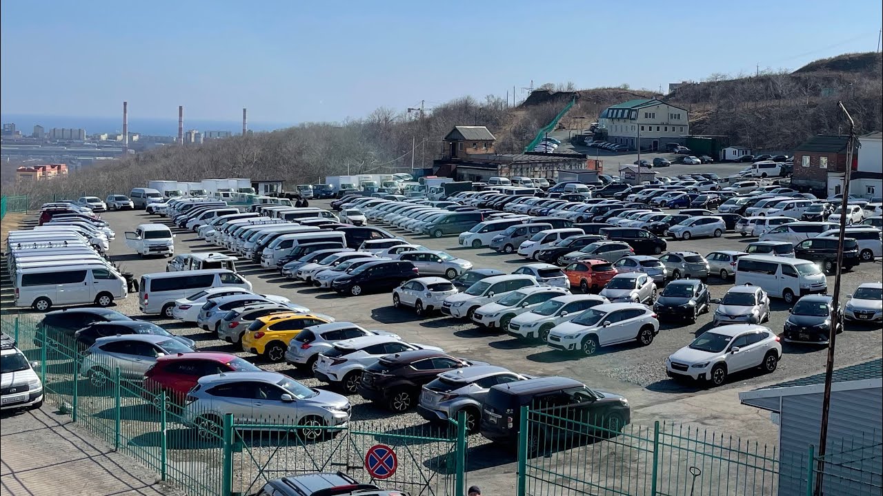 Автомобили зеленый угол
