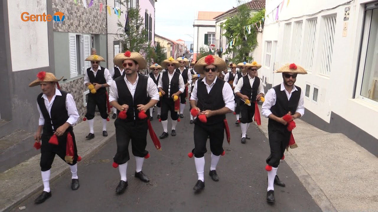Despensas cortejo desfile bailares na festa do espirito santo em