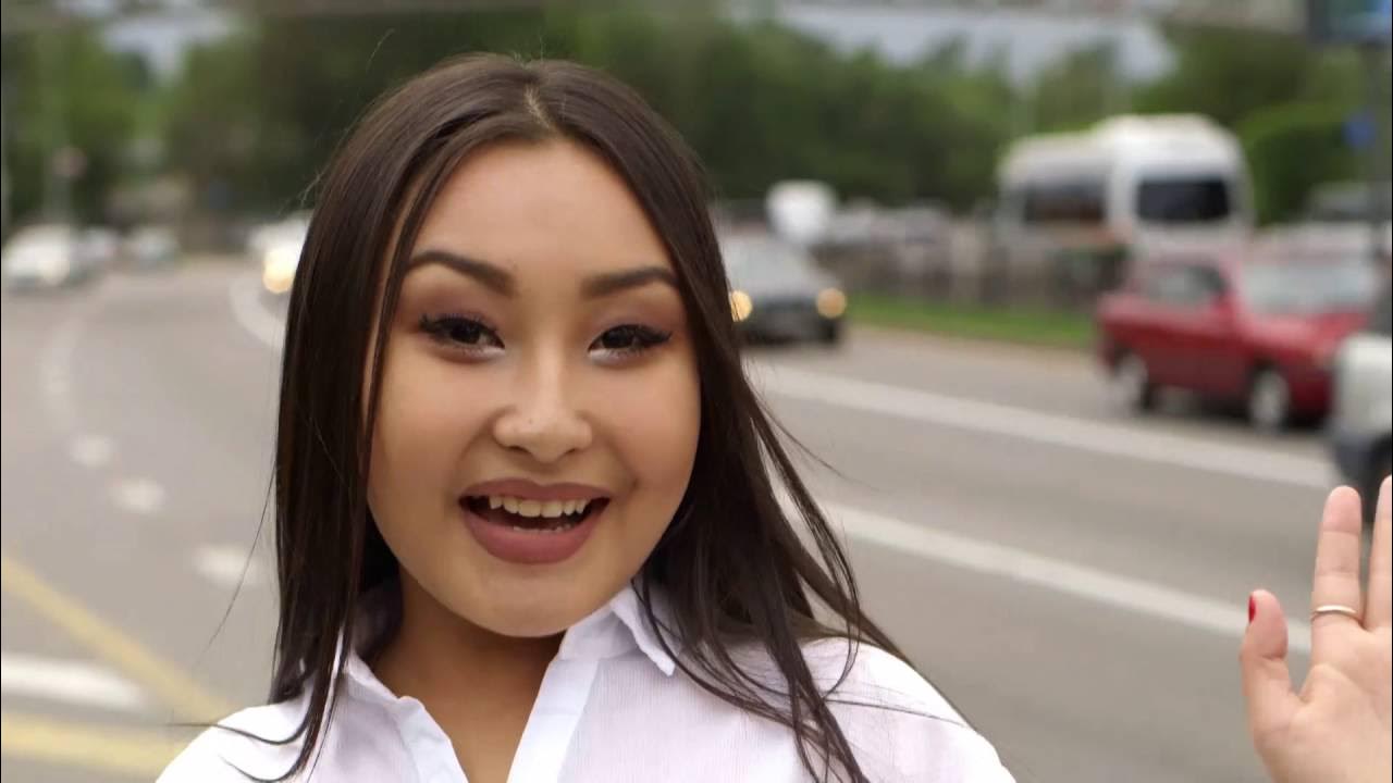 Ересек әйелдердің фотосуреттерін қараңыз