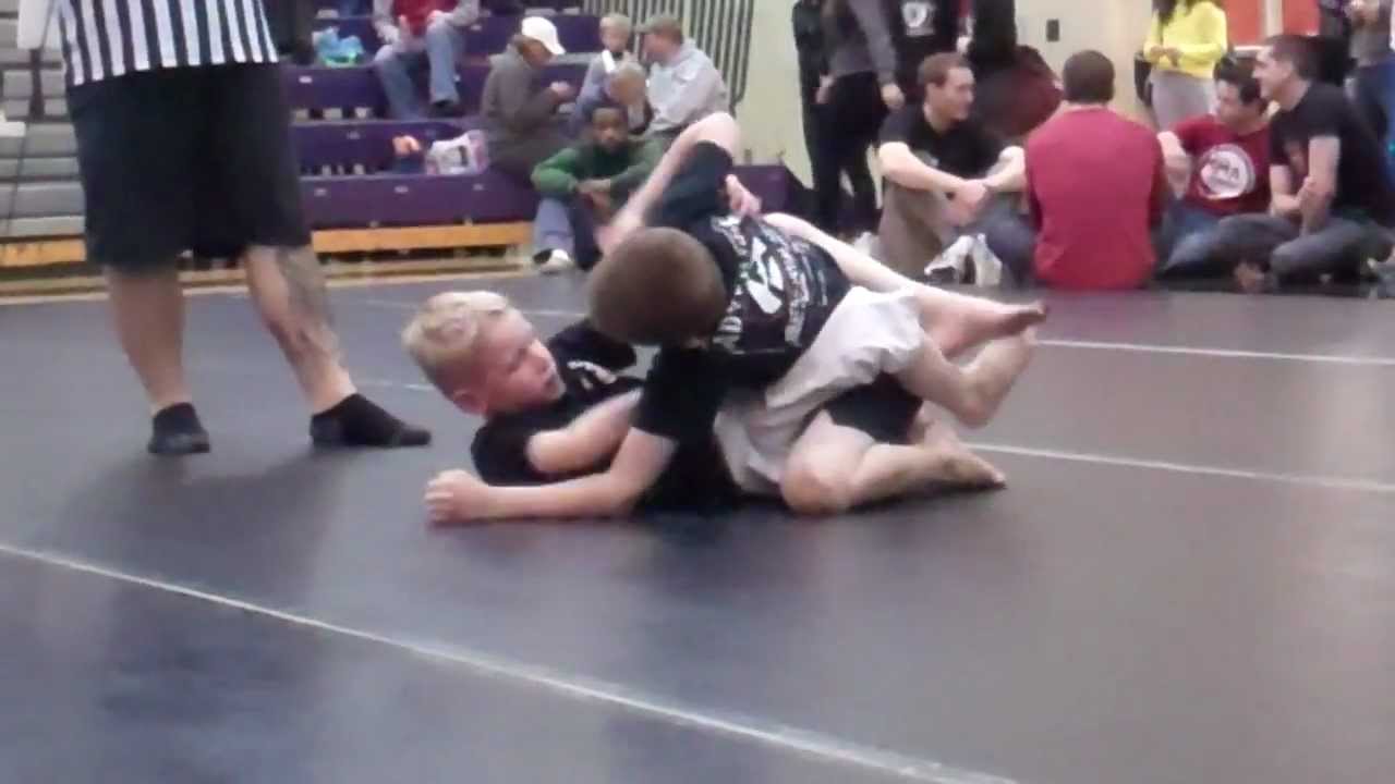Lucas, Dayton Ohio JiuJitsu at OGC, 2nd round, Nogi YouTube
