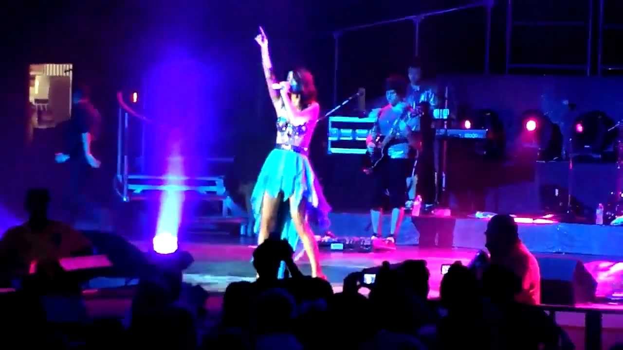 Download Selena Gomez & The Scene - Britney Spears Tribute HD  (Live) We Own The Night Tour