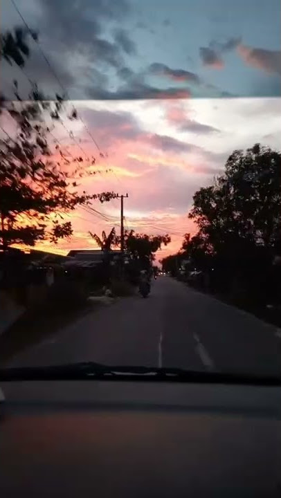 senja di jalan desa