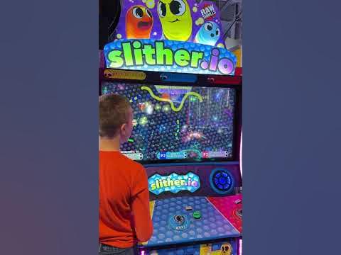Trying Slither.io at new Arcade in the mall. #arcade #slitherio #games ...