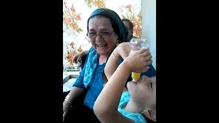 Hunharca Gülen Teyze Ama Dağ Motoru Gibi