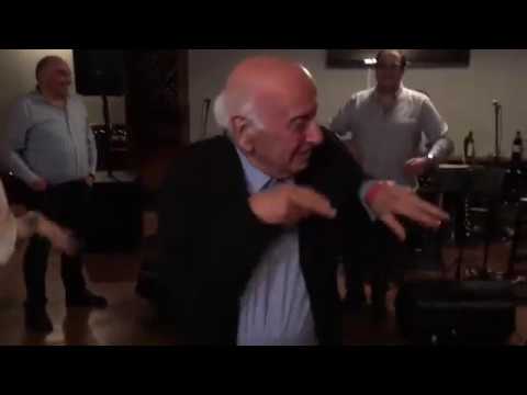 84 წლის ლეო ანთაძე და ენერგიული ცეკვა დაბადების დღეზე