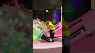 ROWS visited a trampoline park filled with interconnected trampolines, foam pits&obstacle courses. screenshot 1
