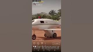 CHEKI BABA LEVO ALIVOICHAMBUA NDEGE YA KIGOMA 😂