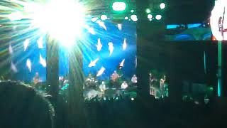Jimmy Buffet - Fins (crowd) -  Riverbend 2021               100 0027