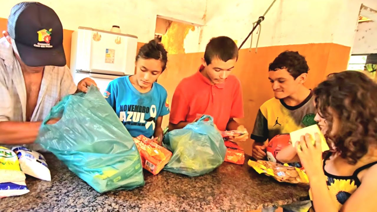 FAMÍLIA ESPECIAL FICARAM  MUITO FELIZES COM UMA GRANDE CESTA BÁSICA VEJA 