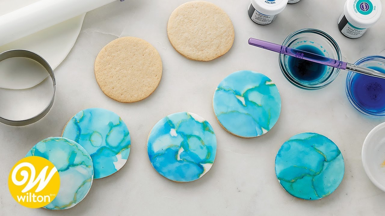 How to Add Color Accents to Fondant | Wilton