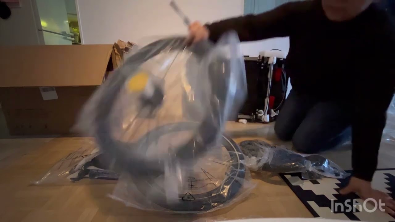 Unboxing Thule Chariot Sport - raw video