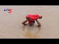 WATCH Bahubali scene repeat in Vizag Agency!