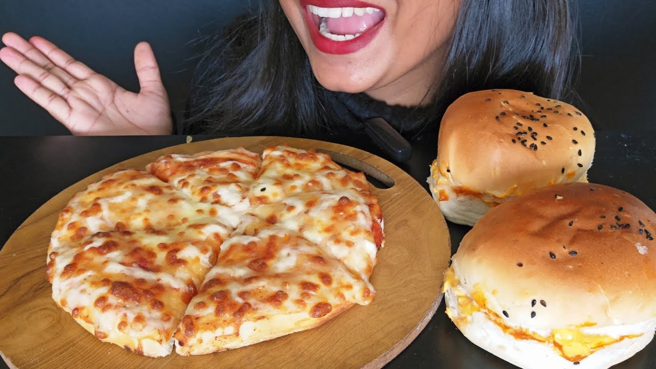 PIZZA MARGHERITA AND CHESSY BURGER ASMR EATING | PIZZA AND BURGER MUKBANG 