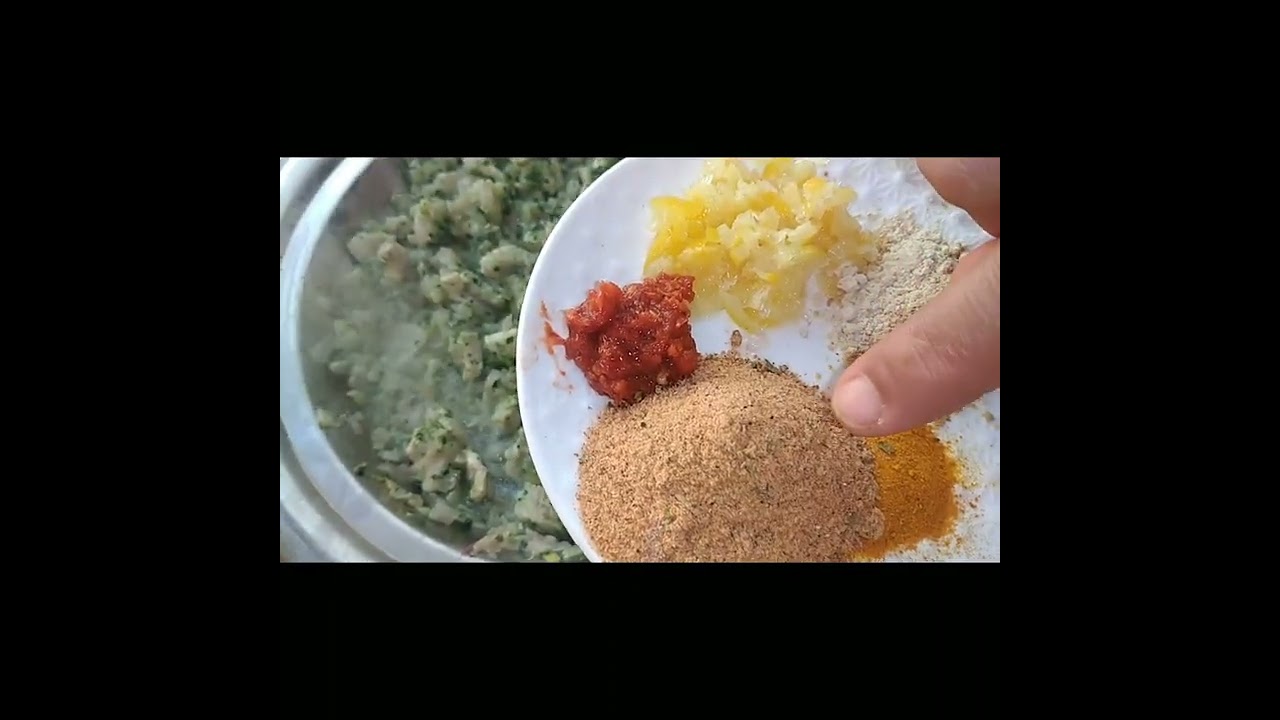 بريوات او بسيطلات صغار بالدجاج مالحين كيجيو بنان غير تاكدو من جودة الورقة