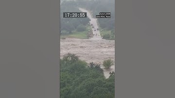 Timelapse shows floodwaters rising over Texas causeway