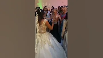 فرح العروس ورقصها على اجمل اغنية شاوية 