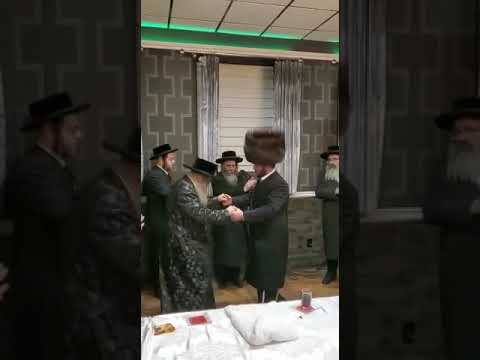 Satmar Rebbe R' Zalman Leib Dances At Kahana Sheva Brochos - Teves 5783