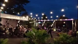 Suasana malam di cafe kebon cau