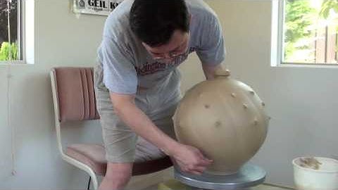 11. Throwing and Altering a large vase with Hsin-Chuen Lin