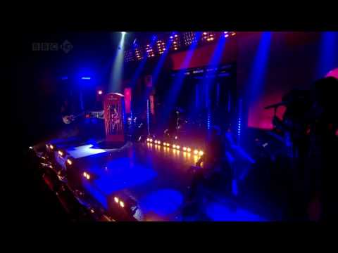 Lady GaGa - Telephone (Live on Jonathan Ross) [HD]