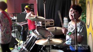 THE SUZAN &quot;Ha Ha Ha&quot; live for Fool&#39;s Gold &#39;DAY OFF&#39; at City Winery Backyard in New York, 2010