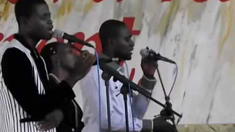 Emmanuel Musongo Dans Un Moment d'adoration (Live Bless The Lord)