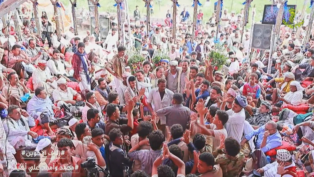 زفاف الأخوين محمد وأمجد علي أهيف للكوشة وسط فرحة الأهل والأصدقاء غناء الفنان رشاد السعيدي بالتحيتاء