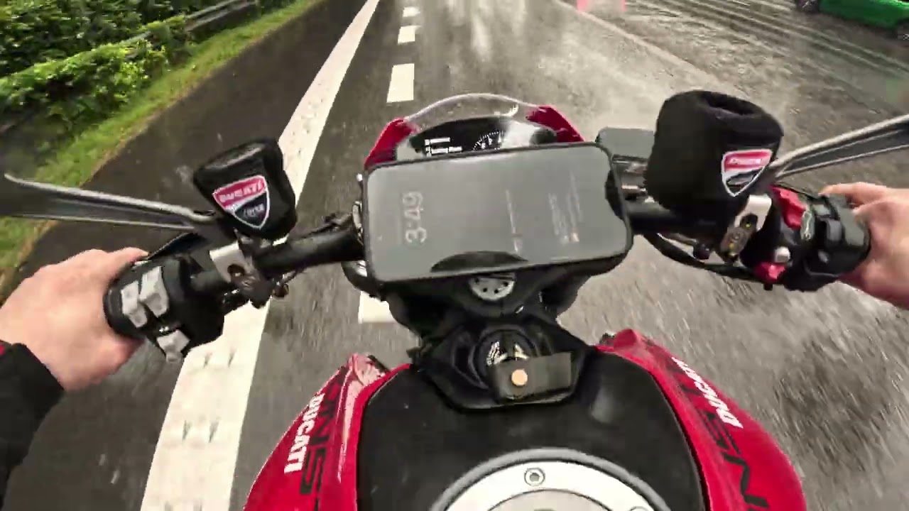 Ducati Monster 950 : Riding in Rain!