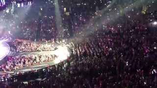 Taylor Swift & Sara Bareilles - Brave - Live in Los Angeles 8-19-13 - in HD