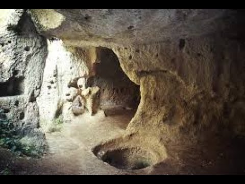 Alla scoperta delle gravine di Massafra, in Puglia, grotte apertesi nei secoli nella montagna. Adibite spetto a chiese e abitazioni, rimangono una straordinaria testimonianza di luoghi abitati nei secoli.

Testi e Regia: Gigi Oliviero (gigi.oliviero3@gmail.com)
Montaggio: Valter Cappucci - Arturo Farruggia
Voce: Claudio Capone
Durata: 3'40"
Visita il sito: www.gigioliviero.it