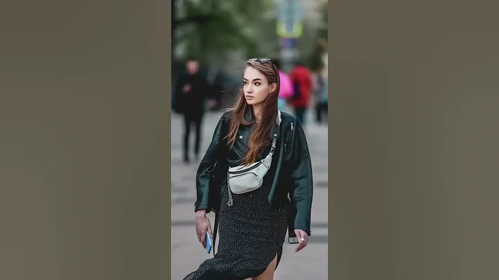 Beautiful girls on the streets of Moscow, Russia #streetphotography - DayDayNews