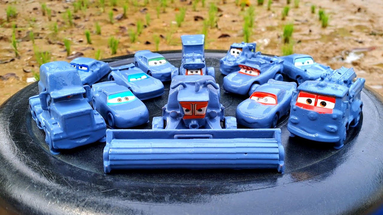 Membersihkan Mainan Mobil Disney Pixar & Lightning McQueen,Tow Mater,Chick Hicks,Cruz Ramirez