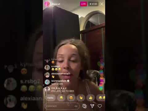 Dojacat on IG Live Just chilling then gets Nip Slip #shorts #nipslip #