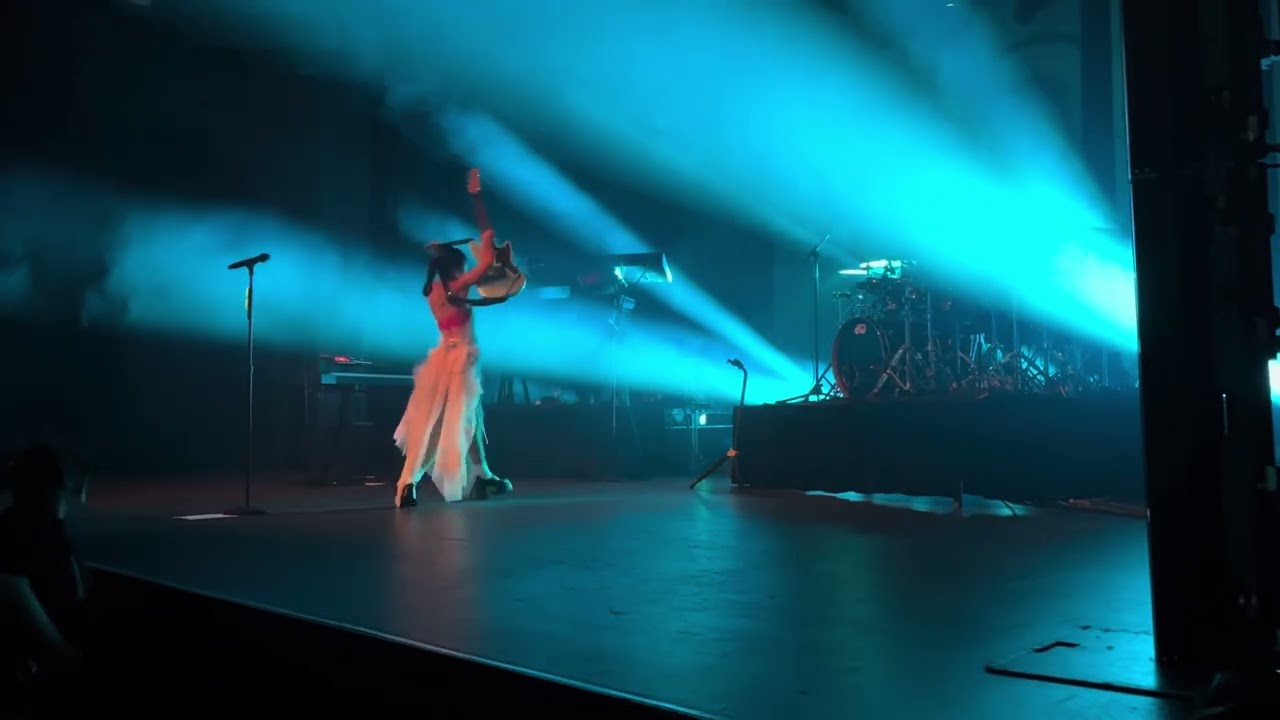 Griff - “Walk”/“One Night” medley (Live at the Enmore Theatre, Sydney 2024)