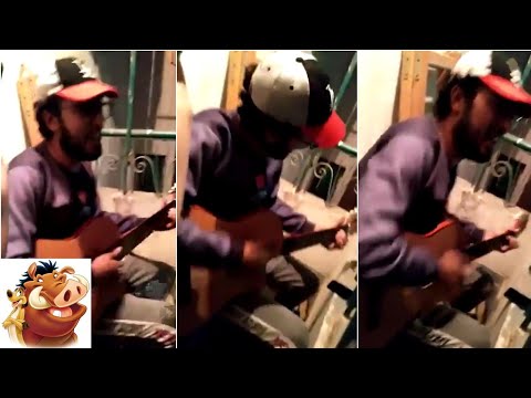 مصري يبدع في ليالي الحظر من داخل شرفته هاكونا ماتاتا تيمون وبومبا