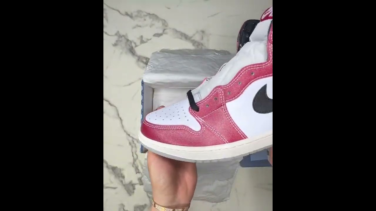 Unboxing the Trophy Room Jordan 1s “Friends and Family” - Tags 
