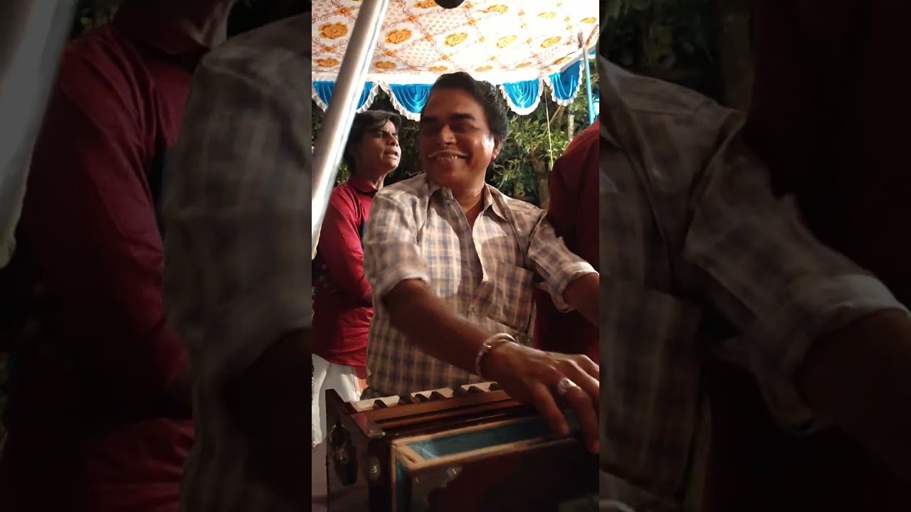 പൊറാട്ട് നാടകത്തിലെ ഇതിഹാസ നായകൻ കളപെട്ടി വേലായുധൻ പാടുന്നു