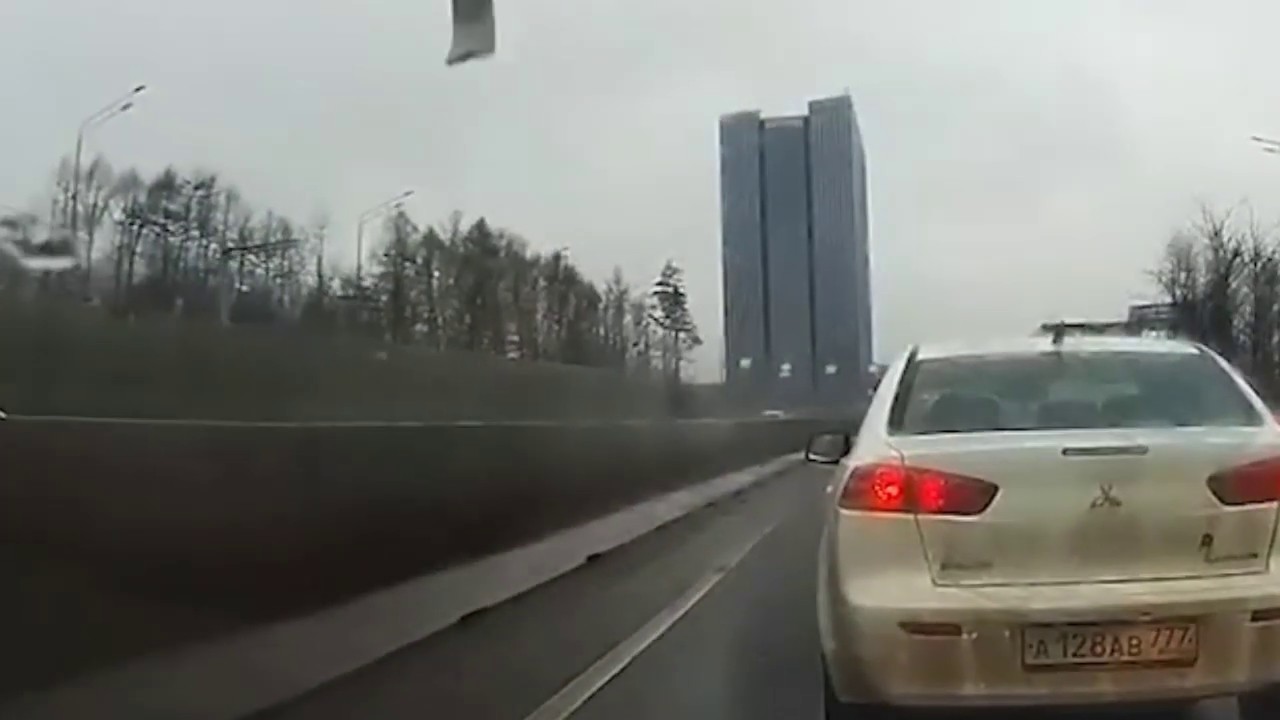 youtube video for Рессора влетела в лобовое стекло автомобиля 