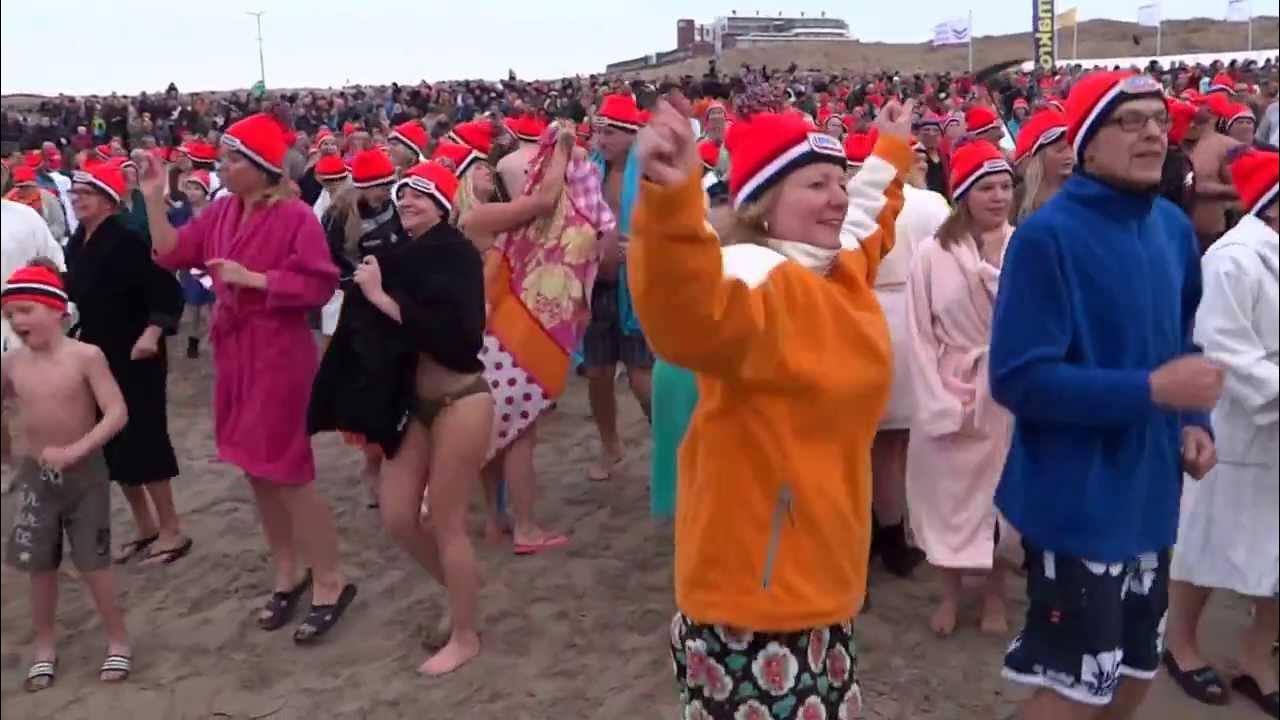 Wijk aan Zee nieuwjaarsduik 2014 YouTube
