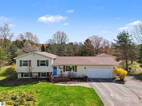 2667 Pine Breeze Drive, Interlochen, MI home video tour