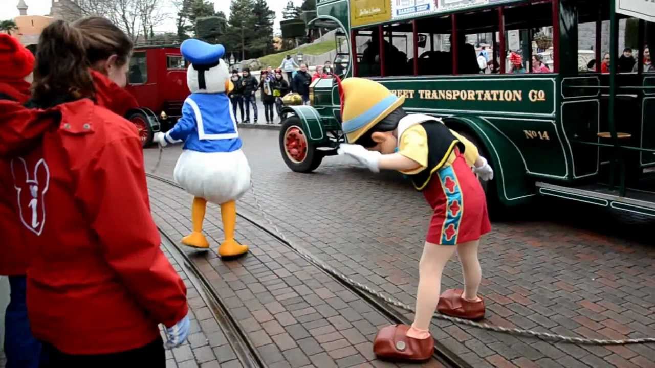 15-02-2012 - Donald is having fun in Disneyland Paris part ...
Weird People At Disneyland