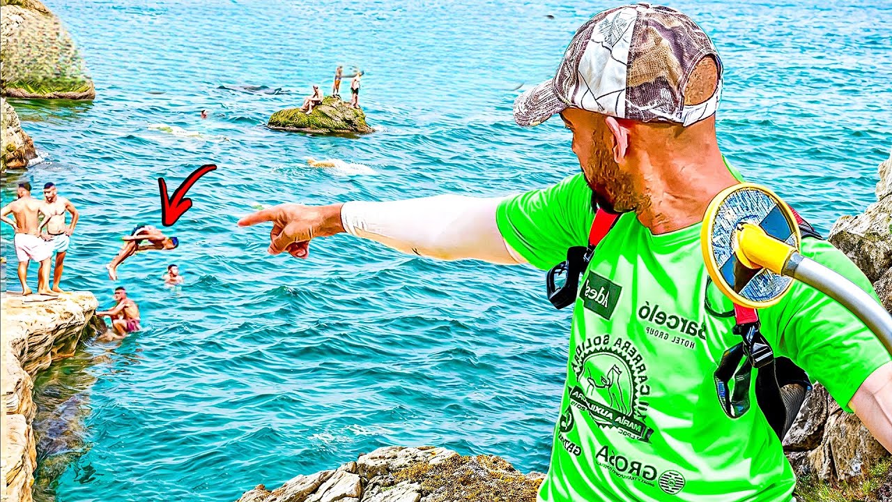 Первый раз в этом море 👈 Нашёл украшение с металлоискателем и вернул владельцу.