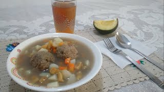 Sopa casera de albóndigas, receta de cocina colombiana