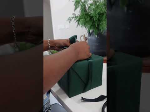 Pinterest Perfect Gift Wrap! 🎁 #christmas