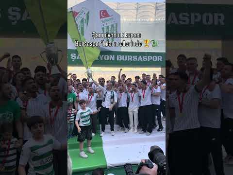 TFF 1. Lige yükselen Bursaspor şampiyonluk kupasını aldı. #bursaspor #teksas