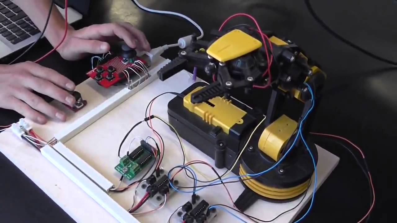 Braccio Robotico Con Arduino Youtube