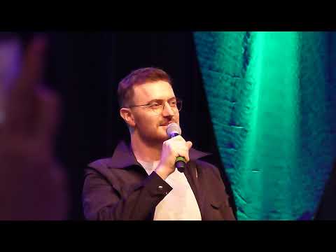 Richard Armitage singing