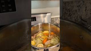 Mi esposa la cocinera de Jalisco siempre nos preparó un Rico caldo de res. Saludos y bendiciones
