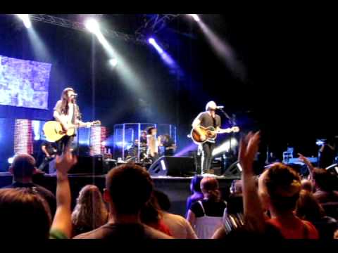 Hillsong live concert in Atlanta 05-27-2009 - Across the Earth: Tear Down the Walls